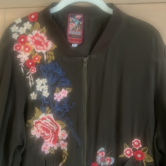 Johnny Was Lucy crepe de chin silk Floral Embroidered Bomber Jacket - Picture 9 of 10
